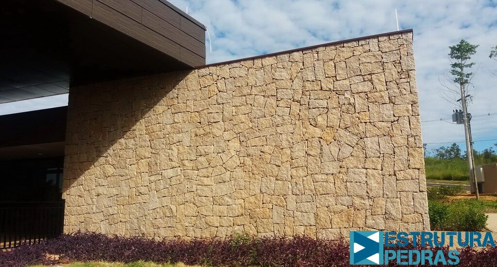 Muro De Pedra De Pedras Naturais De Diferentes Tamanhos Folheados